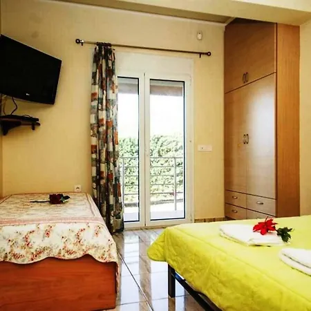 Comfy Nest In A Garden, 1,5km To The Sandy Beach Kánalos