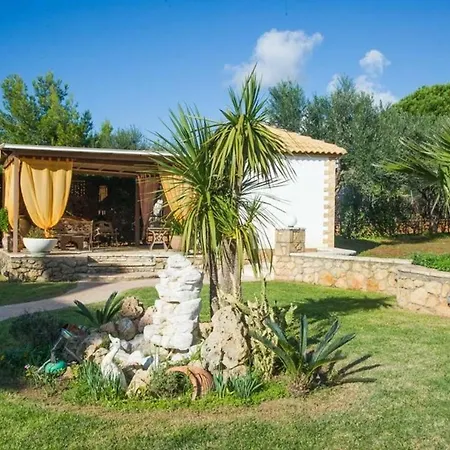 Comfy Nest In A Garden, 1,5km To The Sandy Beach Kánalos