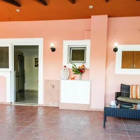 Διαμέρισμα Comfy Nest In A Garden, 1,5km To The Sandy Beach *